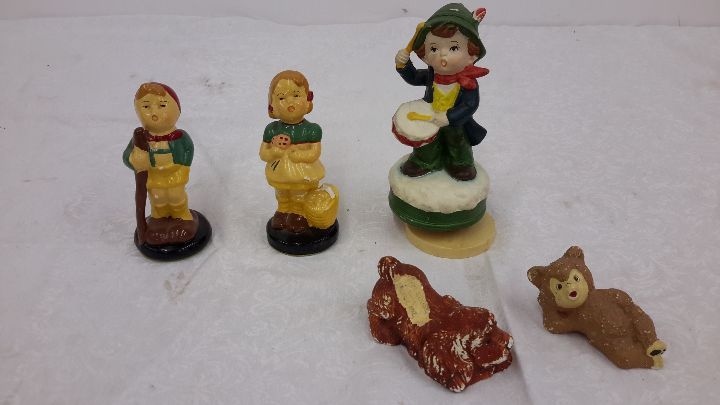 lot 69 image: figurines