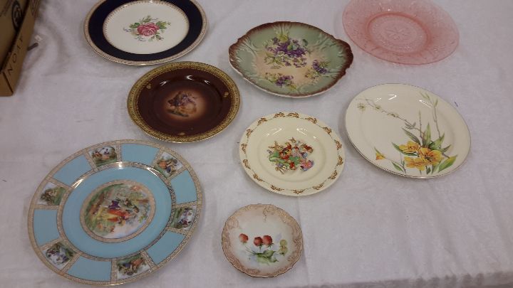 lot 74 image: Plate dish assortment