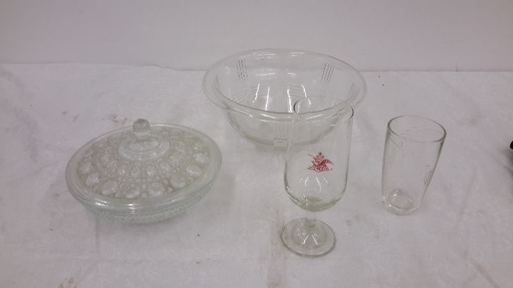 lot 76 image: Glass
