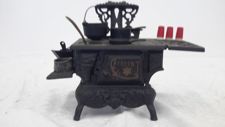 lot 89 image: Mini coalwood stove replica