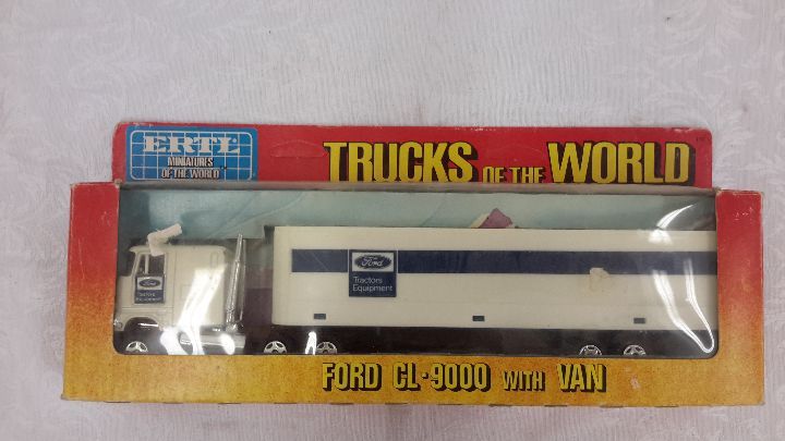 lot 117 image: Ford CL-9000 with van