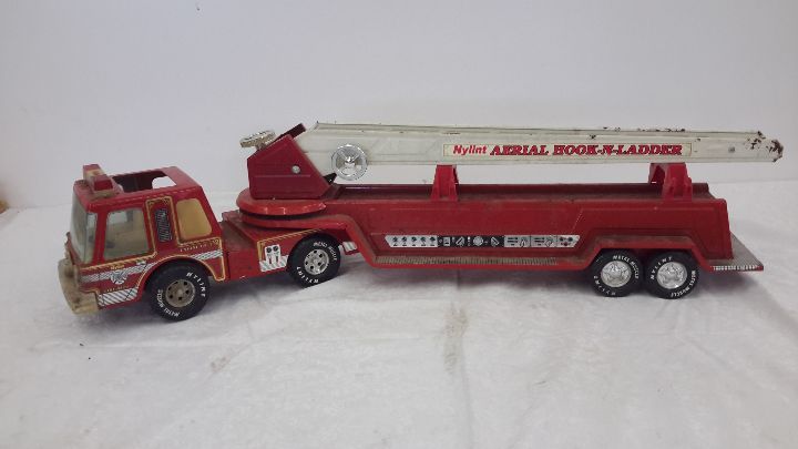 lot 137 image: Nylint Aerial Hook-N-Ladder