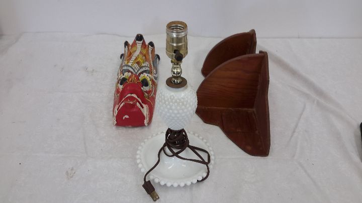 lot 150 image: Wall dcor, corner shelf, old lamp