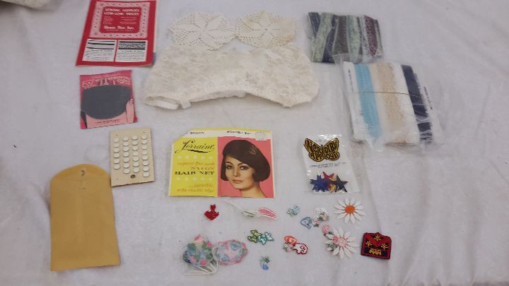 lot 154 image: Vintage sewing, lace, misc