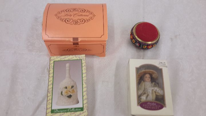 lot 157 image: Collectables