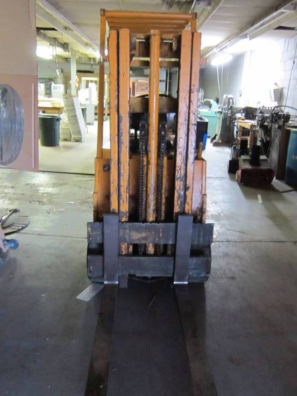 lot 1 image: LP Allis Chalmers Fork Truck