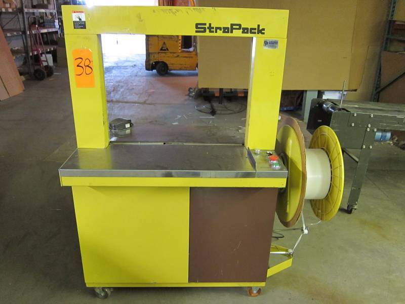 lot 14 image: Strapping Machine