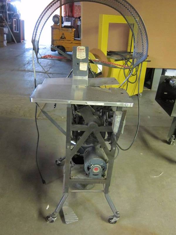lot 15 image: Package Tying Machine