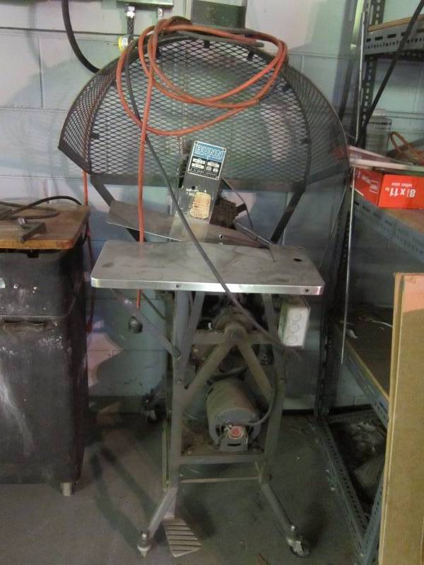 lot 17 image: Package Tying Machine (for parts)