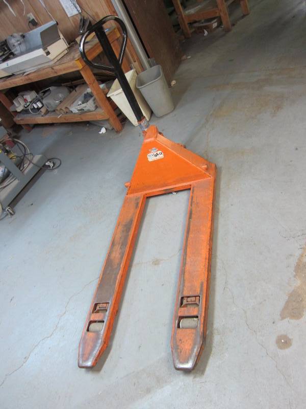 lot 20 image: Pallet Jack