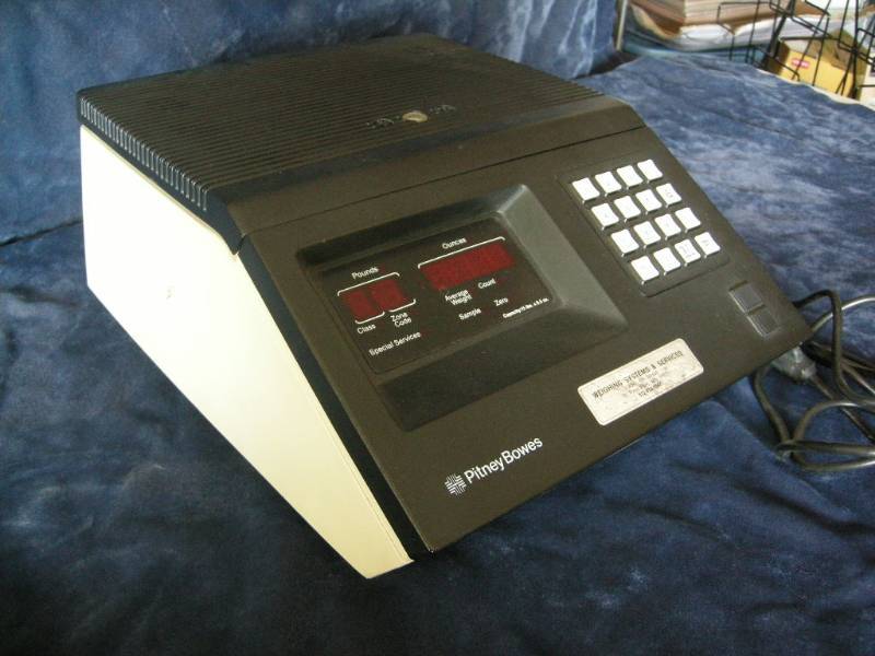 lot 4 image: Pitney Bowes Postal Scale