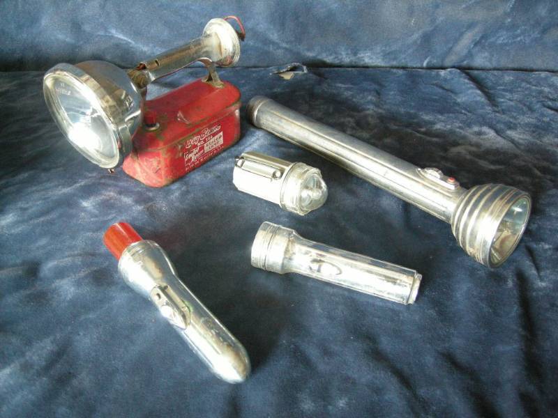 lot 6 image: Vintage Flashlights