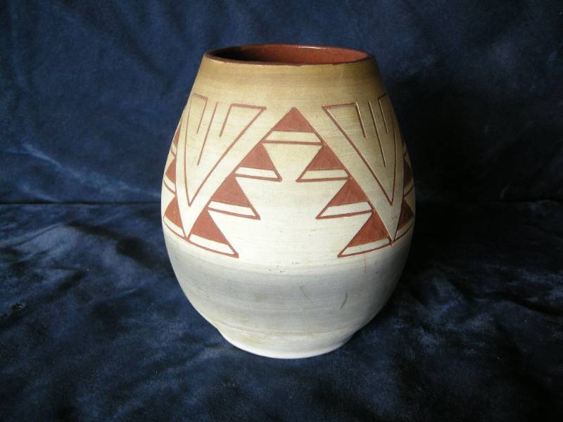 lot 7 image: Native American Pottery