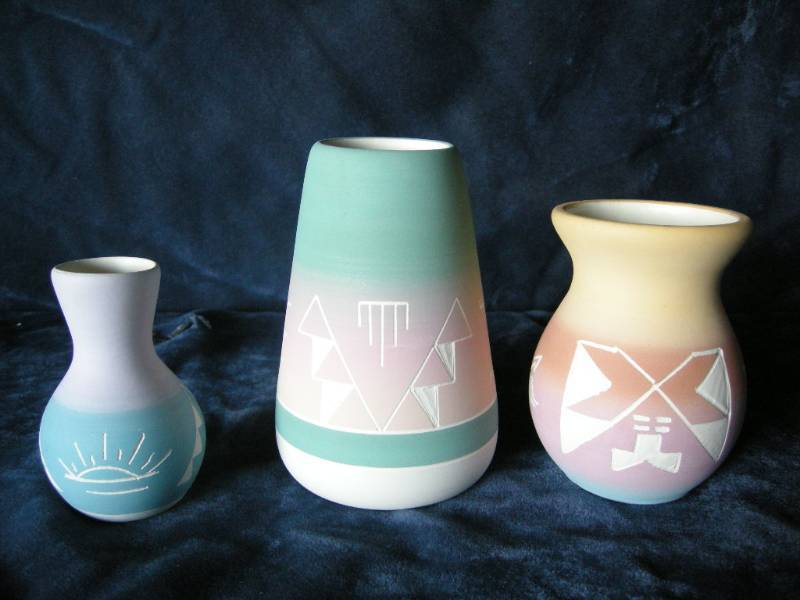 lot 16 image: 3 Dakota Pottery pieces