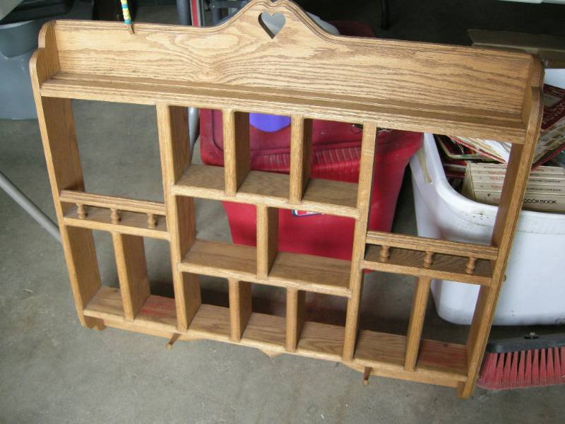 lot 24 image: Oak display shelf