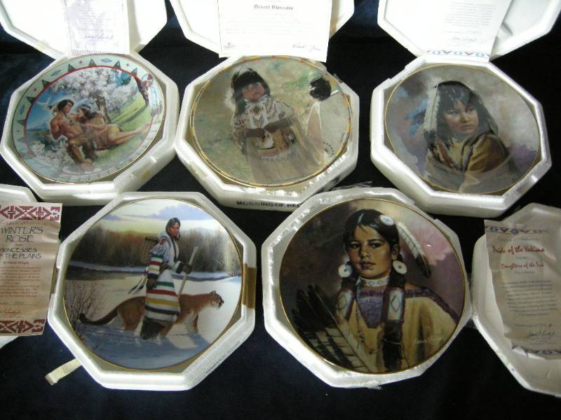 lot 26 image: 5 Native American Collector plates