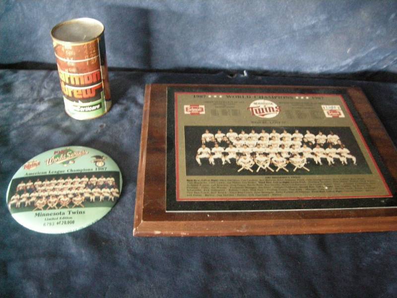 lot 27 image: MN Twins Collectibles