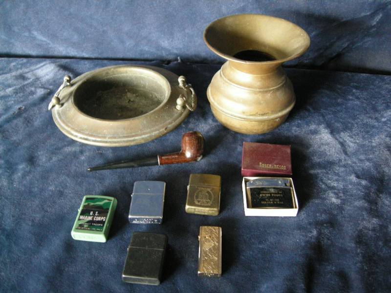 lot 30 image: Tobacco items