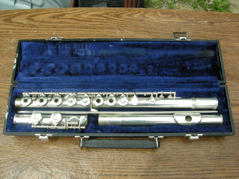 lot 35 image: Gemeinhardt flute