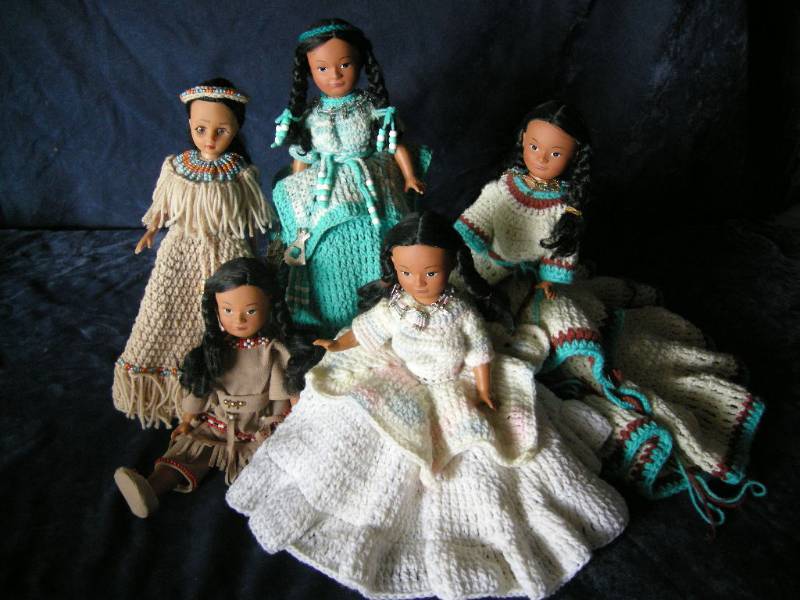 lot 48 image: Loretta Daum Byrne dolls