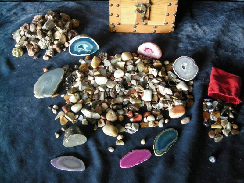 lot 65 image: Mineralsrocksagates