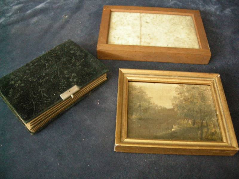 lot 93 image: Antique picture items