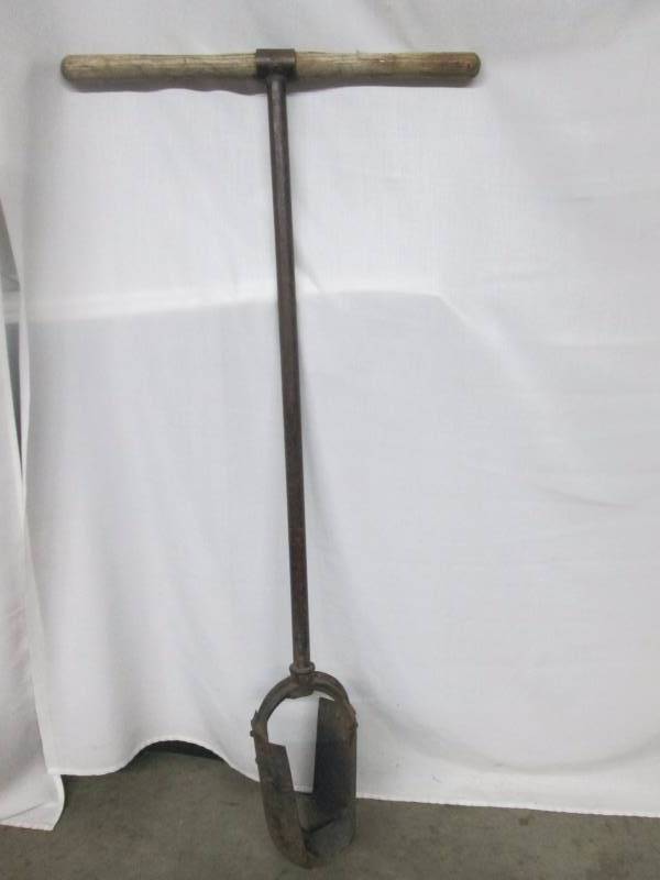 lot 49 image: Manual Post Hole Digger