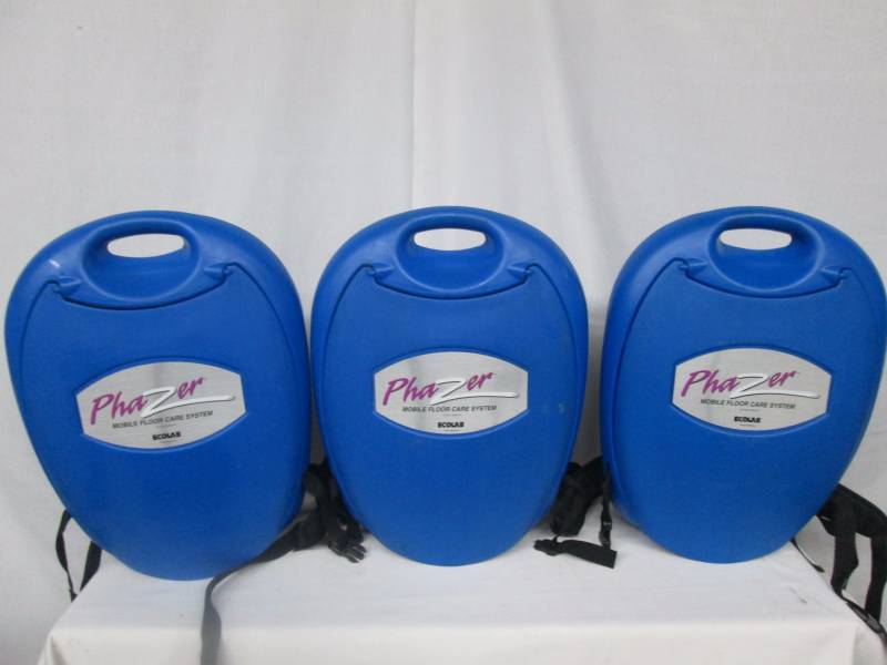lot 32 image: 3 - EcoLab Mobile Floor Care Systems Back Packs