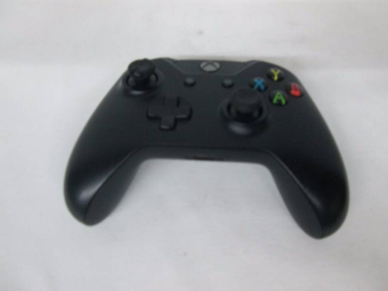 lot 44 image: Xbox One Wireless Controller
