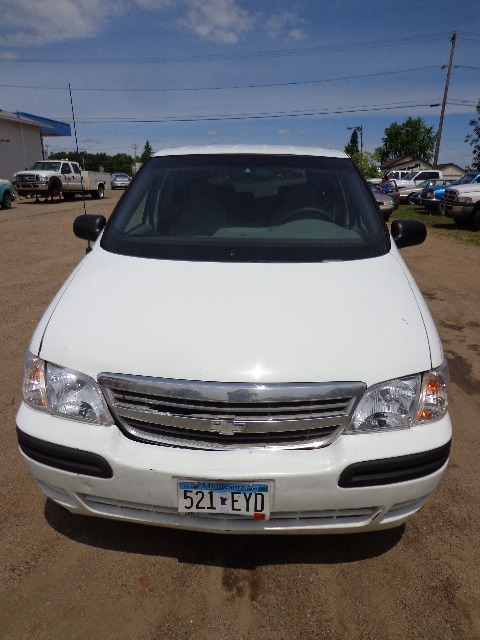 lot 1 image: 2004 Chevy Venture
