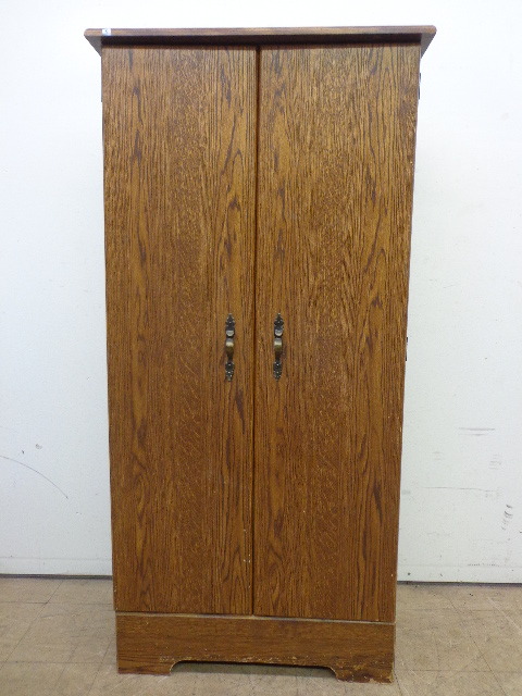 lot 5 image: Wood cabinet