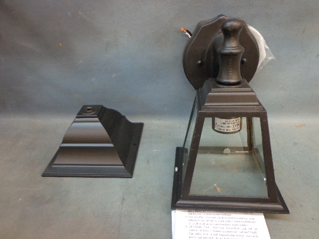 lot 9 image: Sun Link Light Fixture