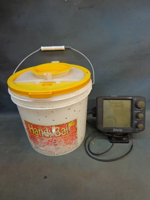 lot 11 image: Fishfinder