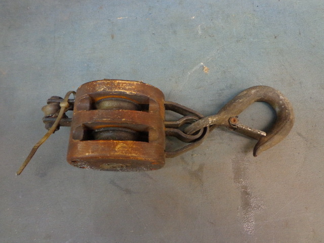 lot 20 image: Pulley