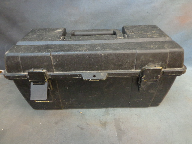 lot 27 image: Tool box