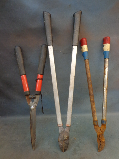 lot 32 image: Pruning shears