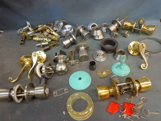lot 36 image: Door knobs