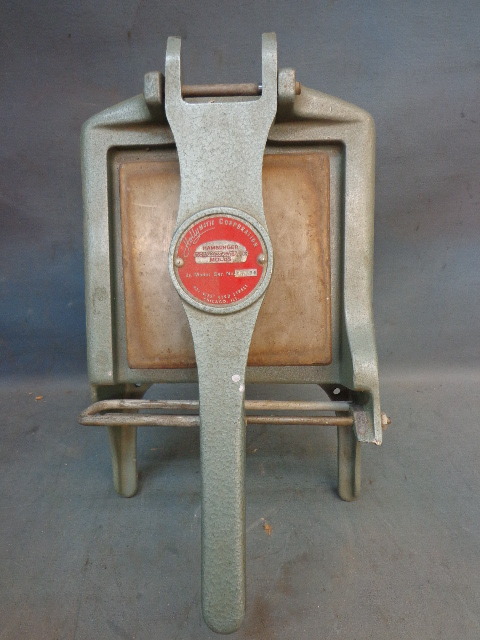 lot 41 image: Old hollymatic burger press