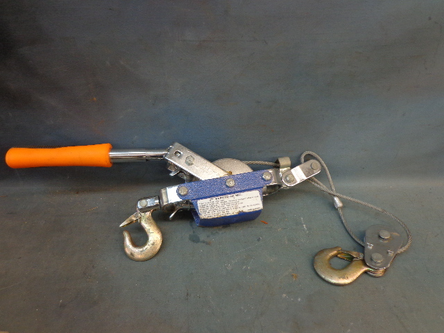 lot 66 image: Come-along winch