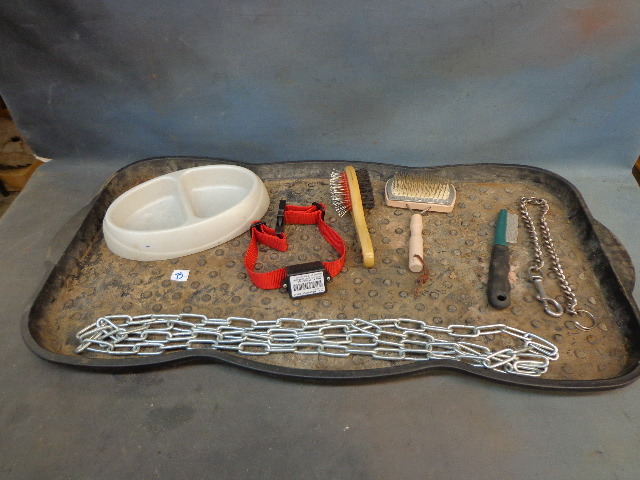 lot 75 image: Pet accessories