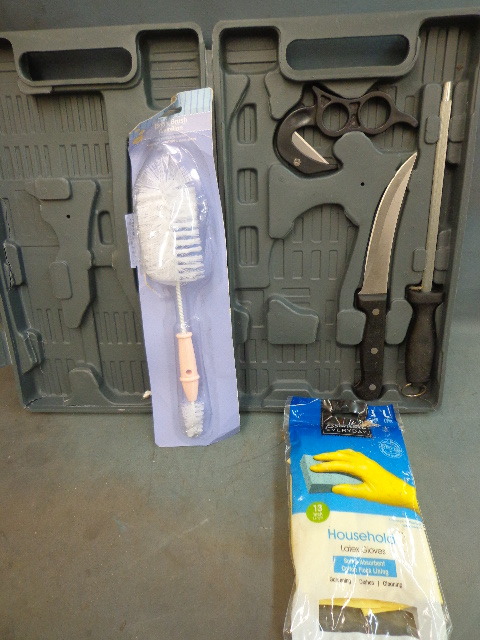 lot 89 image: Bathroom and kitchen supplies