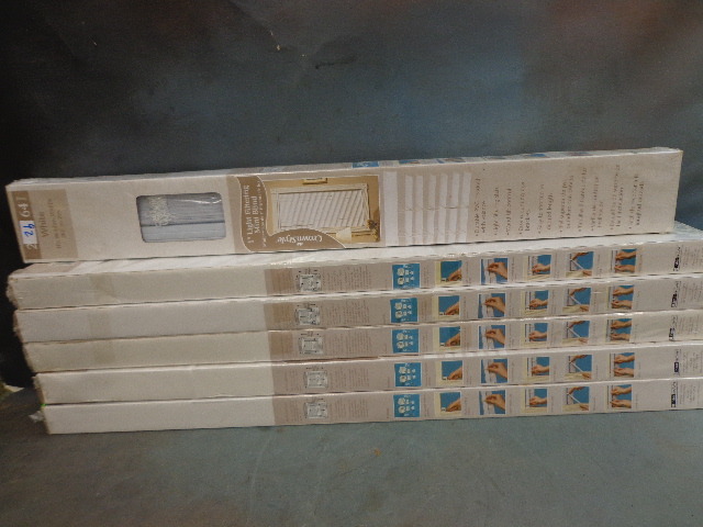 lot 92 image: Window blinds