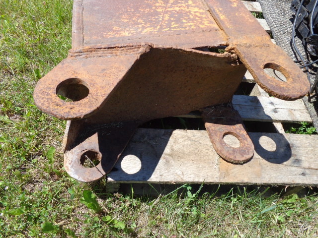 lot 7 image: Bucket attachment