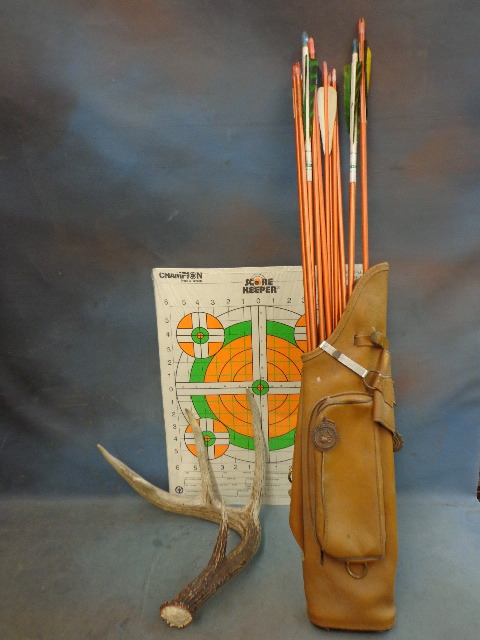 lot 98 image: Archery accessories