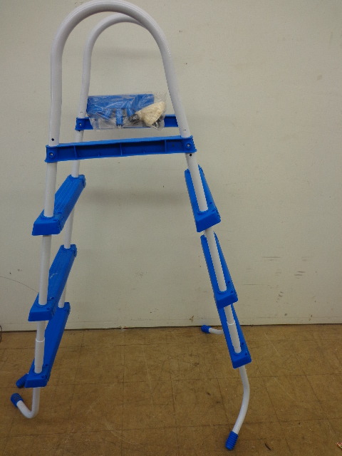 lot 84 image: Pool ladder