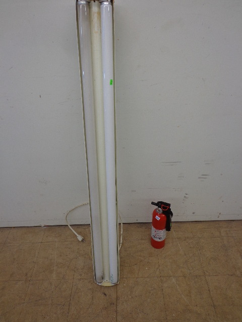 lot 102 image: Lighting and extinguisher