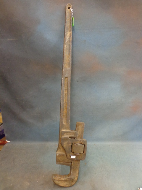 lot 105 image: Pipe wrench