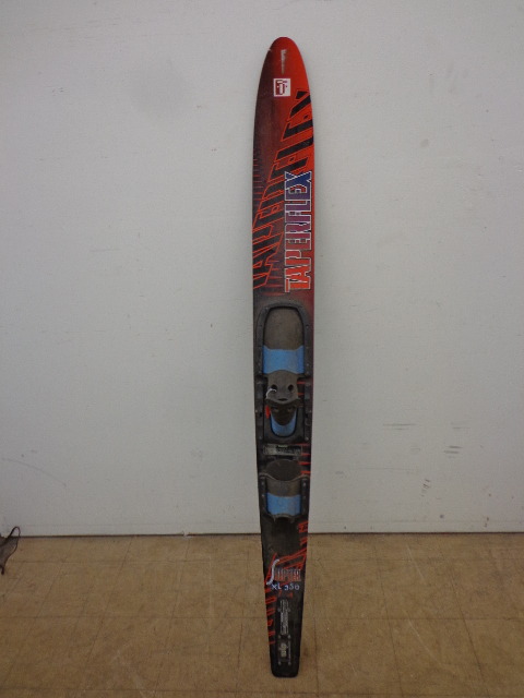 lot 106 image: Water ski