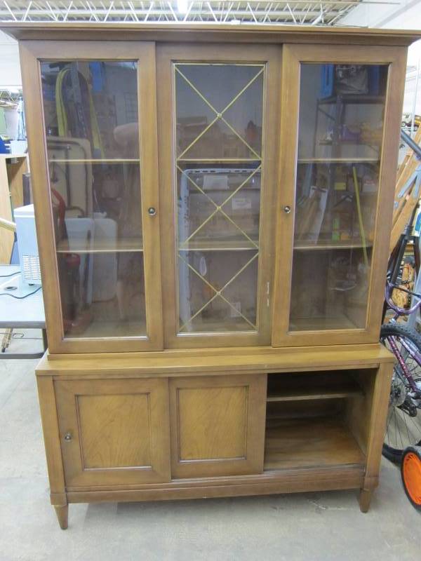 lot 3 image: China Cabinet