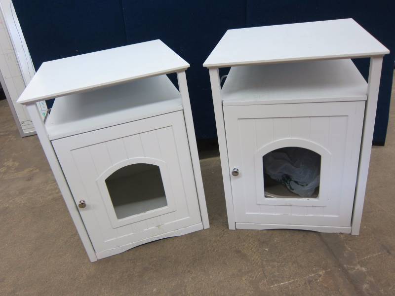 lot 12 image: Cat Litter Box Stations